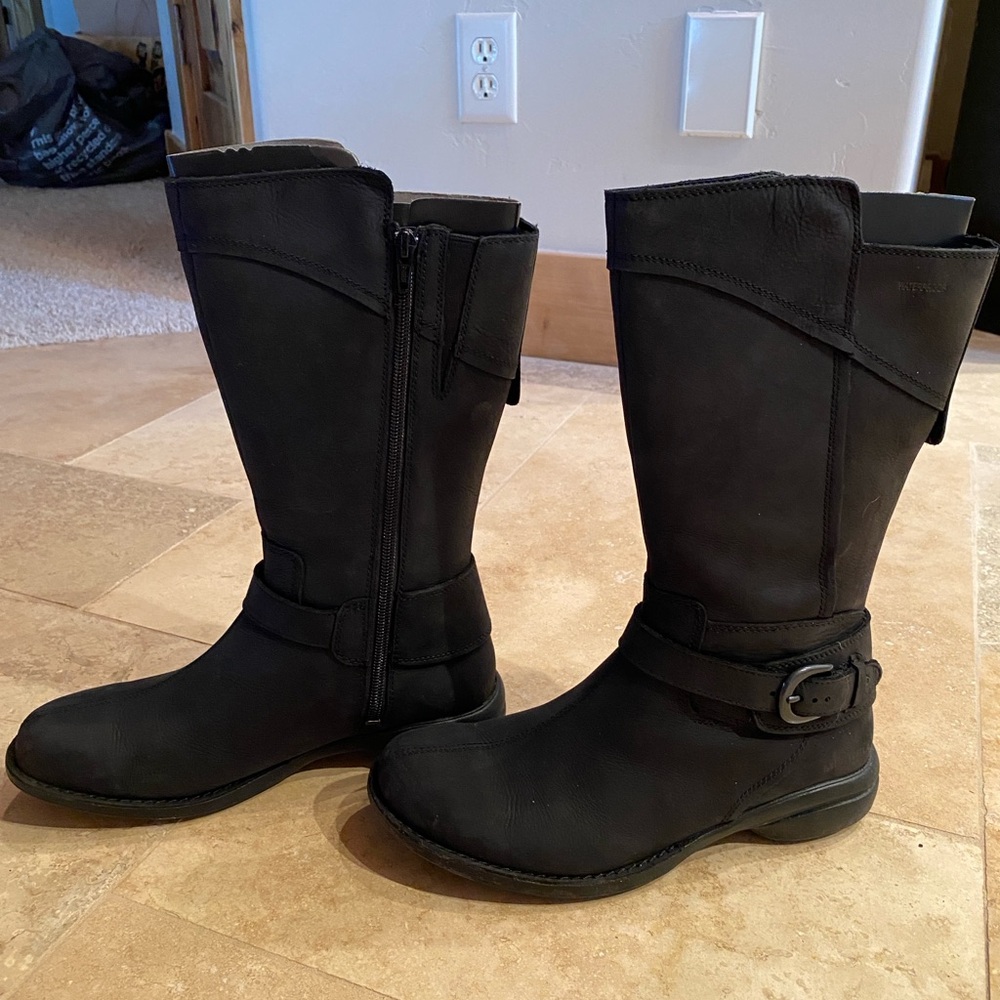 New in box Merrill Captiva Buckle down boot black 8.5